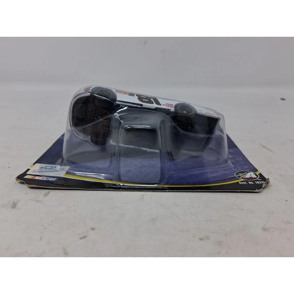 DALE EARNHARDT JR  #81 TACO BELL 1/64 DIECAST W/ HOOD MAGNET DISPLAY.  N